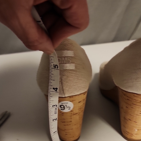 Toms Cream Wedge Shoes with Peep Toe Design - Picture 4 of 9